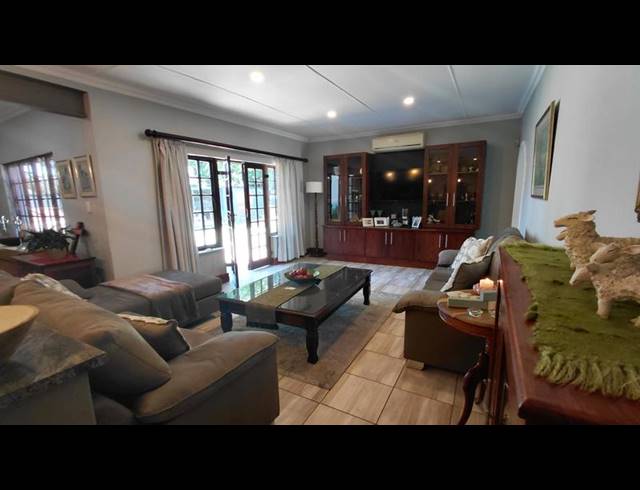 5 BEDROOM HOUSE FOR SALE IN UNIVERSITAS